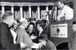 Papa Paulo VI entrega veículo CI